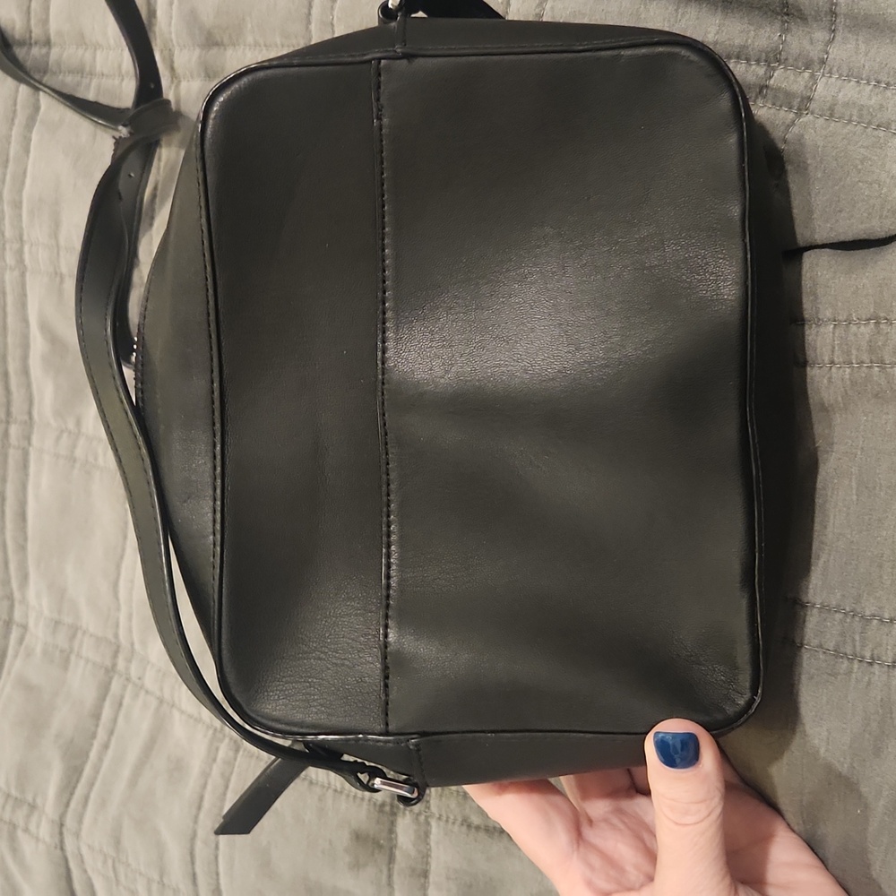 DKNY Black Crossbody Camera Style Bag - Picture 2 of 12
